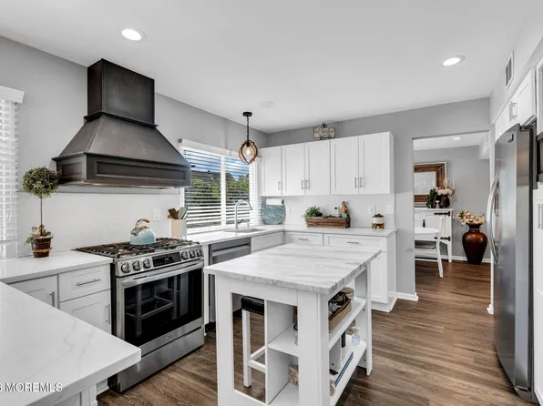 1083 Cavan Drive, Toms River, NJ 08753