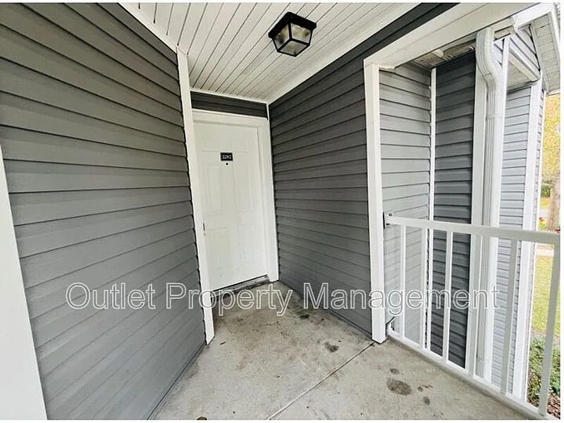 Building Photo - 2282 Grenwich Ave #2282