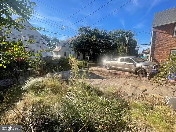 3rd image of 1114 Clover Ln