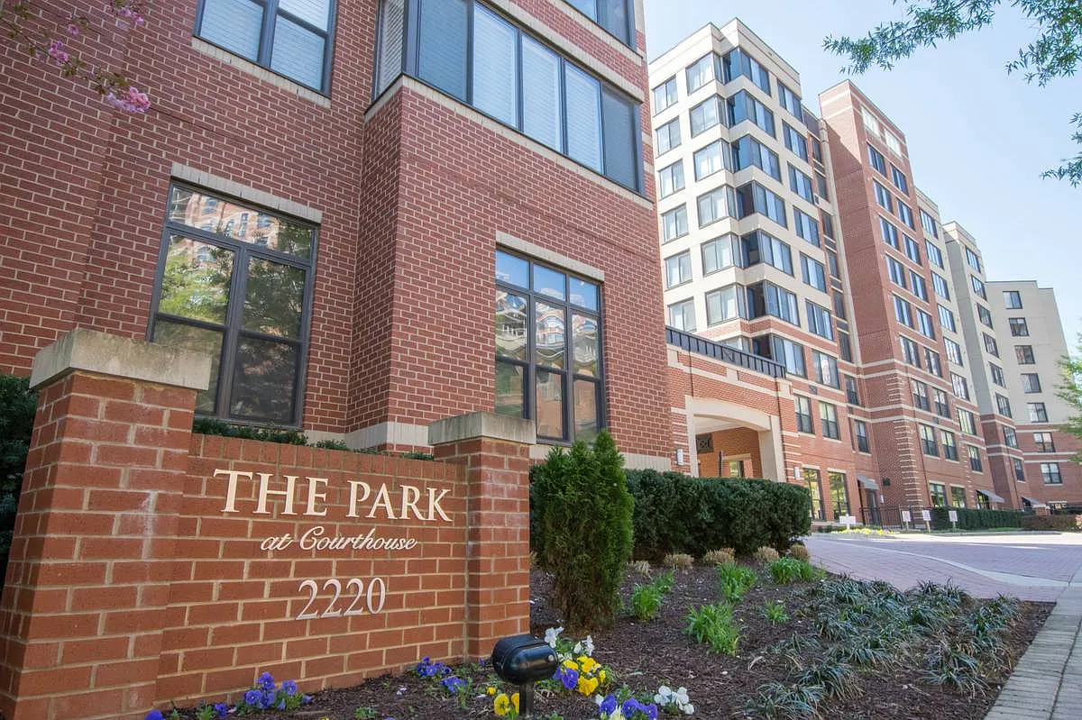 Building Photo - 2220 Fairfax Dr #100