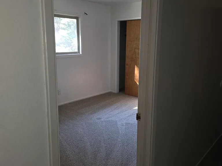 1069 Sierra Blvd — Photo 7