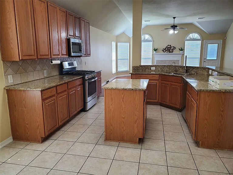 2502 Suncreek Ln — Photo 8