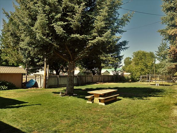 Fully fenced , private yard