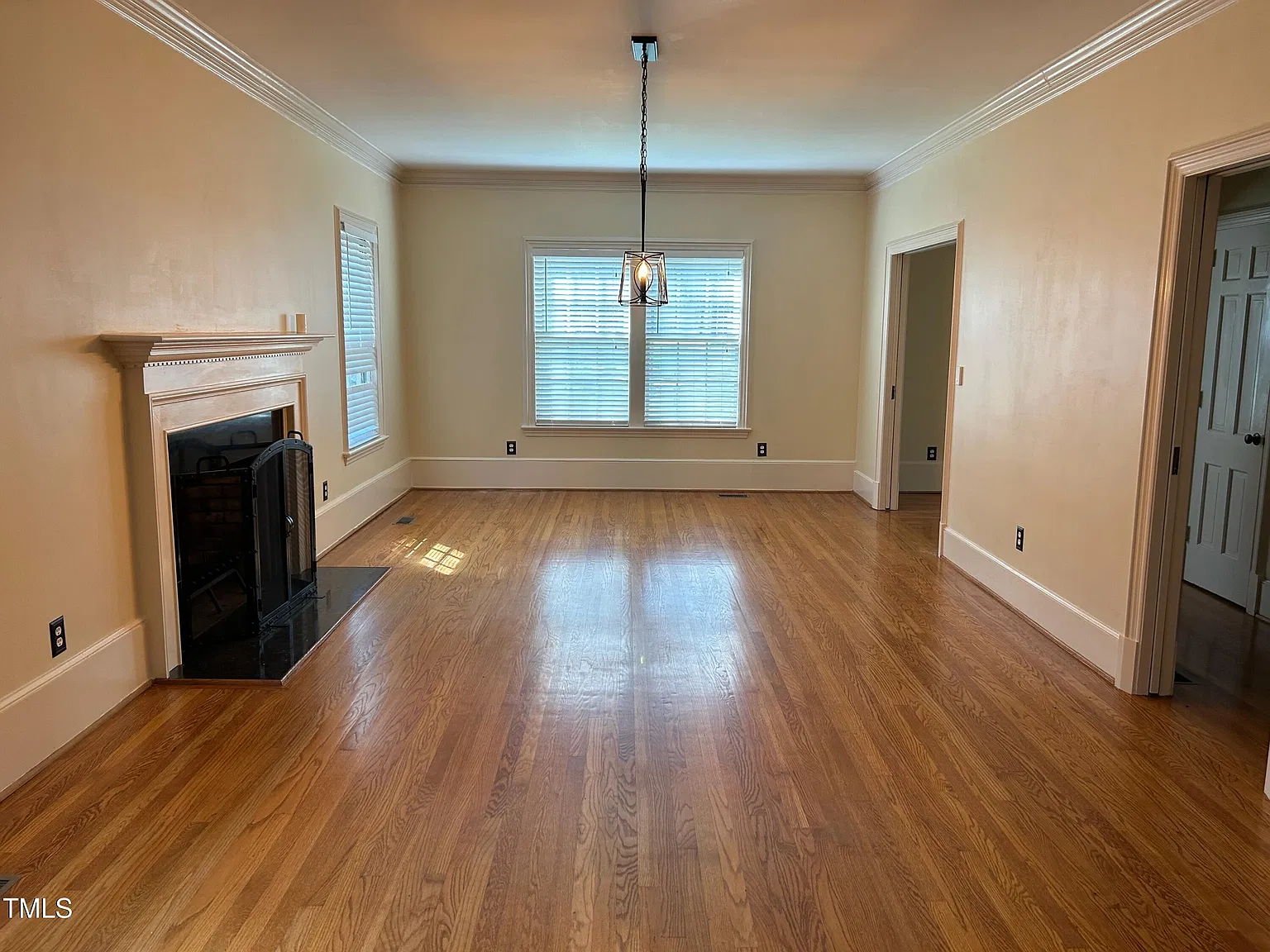 3 bed, 2.5 bath, $1,995 — Photo 2