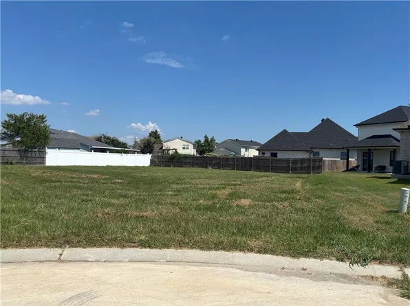 2203 Red Shoulder Ln, Marrero, LA 70072