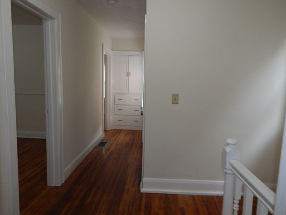 Upper Hall w/ linen closet