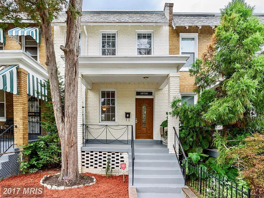 1806 Bay St SE photo 1
