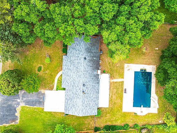 5th image of 891 Garden Dr