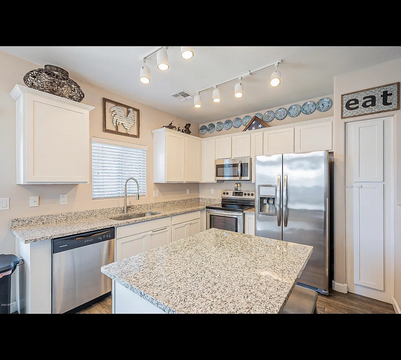 3 bed, 2.5 bath, 1380 sqft, $2,250 — Photo 3
