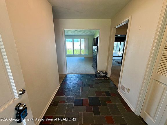3rd image of 433 Chanticleer Trl