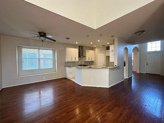 4th image of 5801 Pinyon Dr