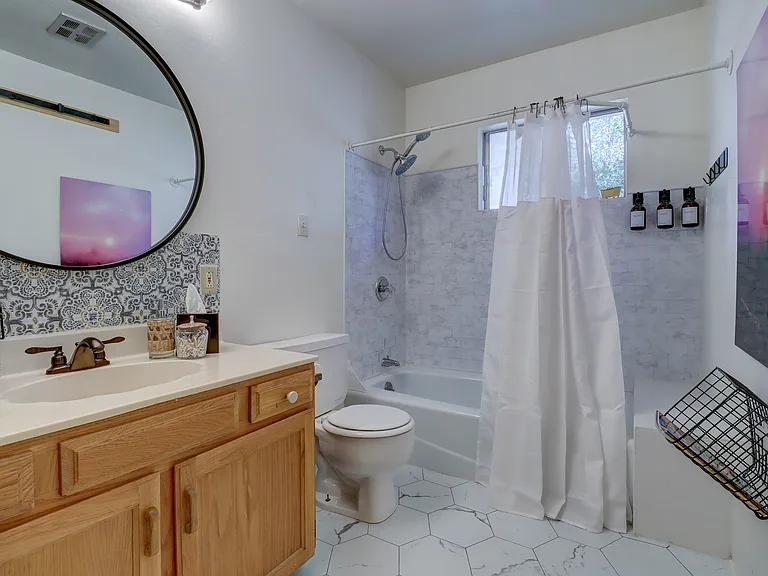 2807 Willow Creek Rd — Photo 9