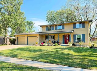 630 Cottonwood Dr, Lincoln, NE 68510