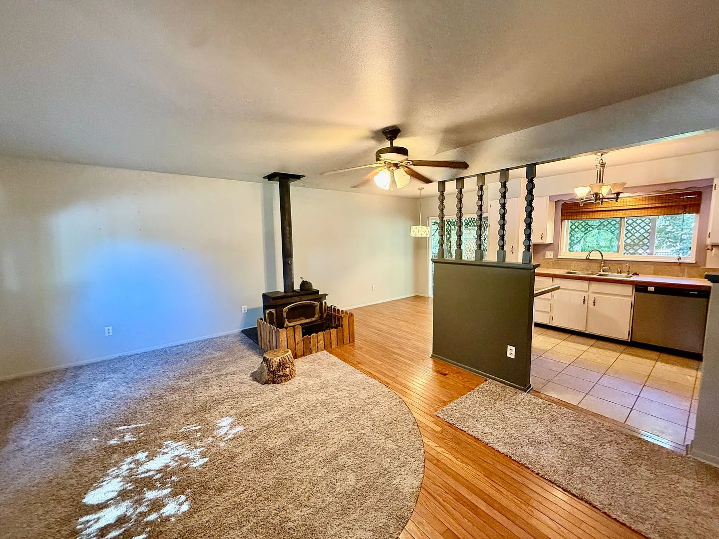 Beautiful 3BR Home in Fort Collins with In-Unit Washer/Dryer Available Now! — Photo 4