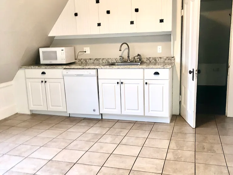 8 Middlesex St #5 — Photo 3