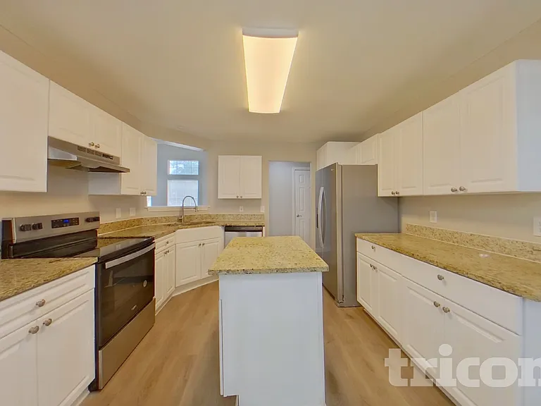 1105 Glendevon Cir — Photo 4