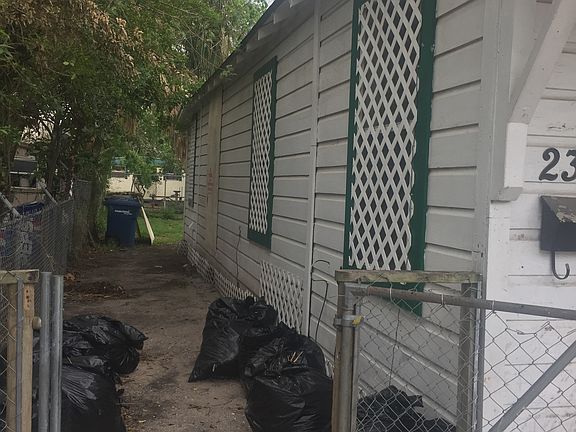3rd image of 2307 Mary St