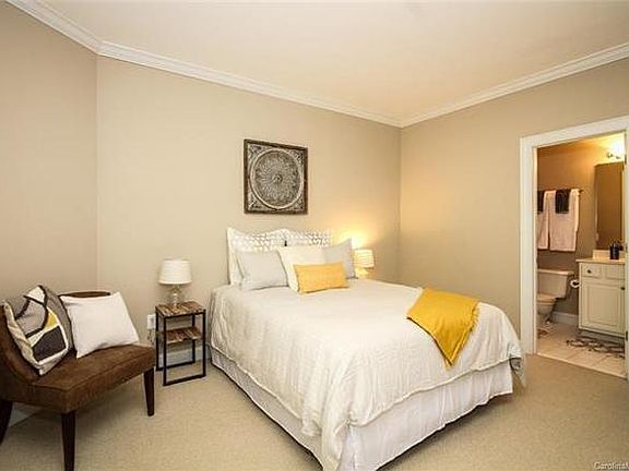 5th image of 5609 Fairview Rd APT 6