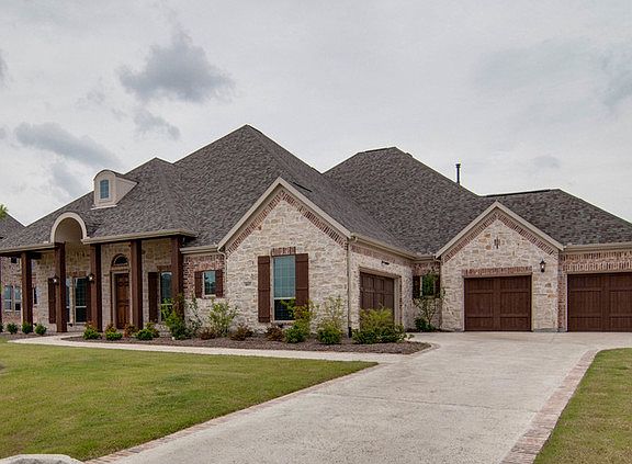 3rd image of 805 Calm Crest Dr
