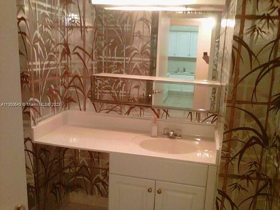 4th image of 18071 Biscayne Blvd APT 1903