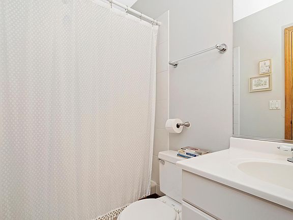 2nd image of 1251 N Greenview Ave APT 2