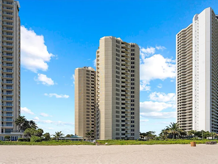 2800 N Ocean Dr #A17B — Photo 41