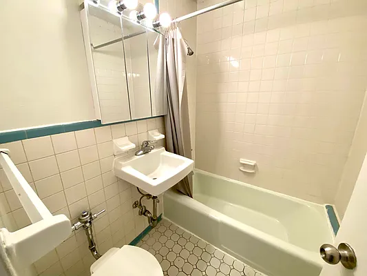 Rented by Corcoran | media 6