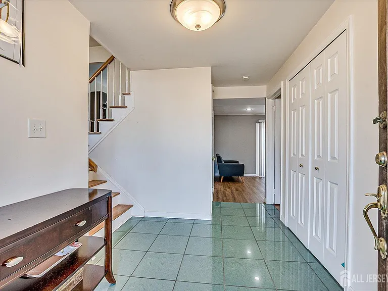 79 Beechwood Ave — Photo 6