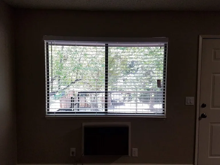 445 La Rue Ave — Photo 4