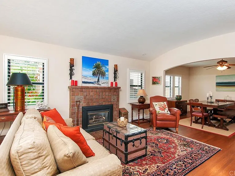 1033 Encino Row — Photo 2
