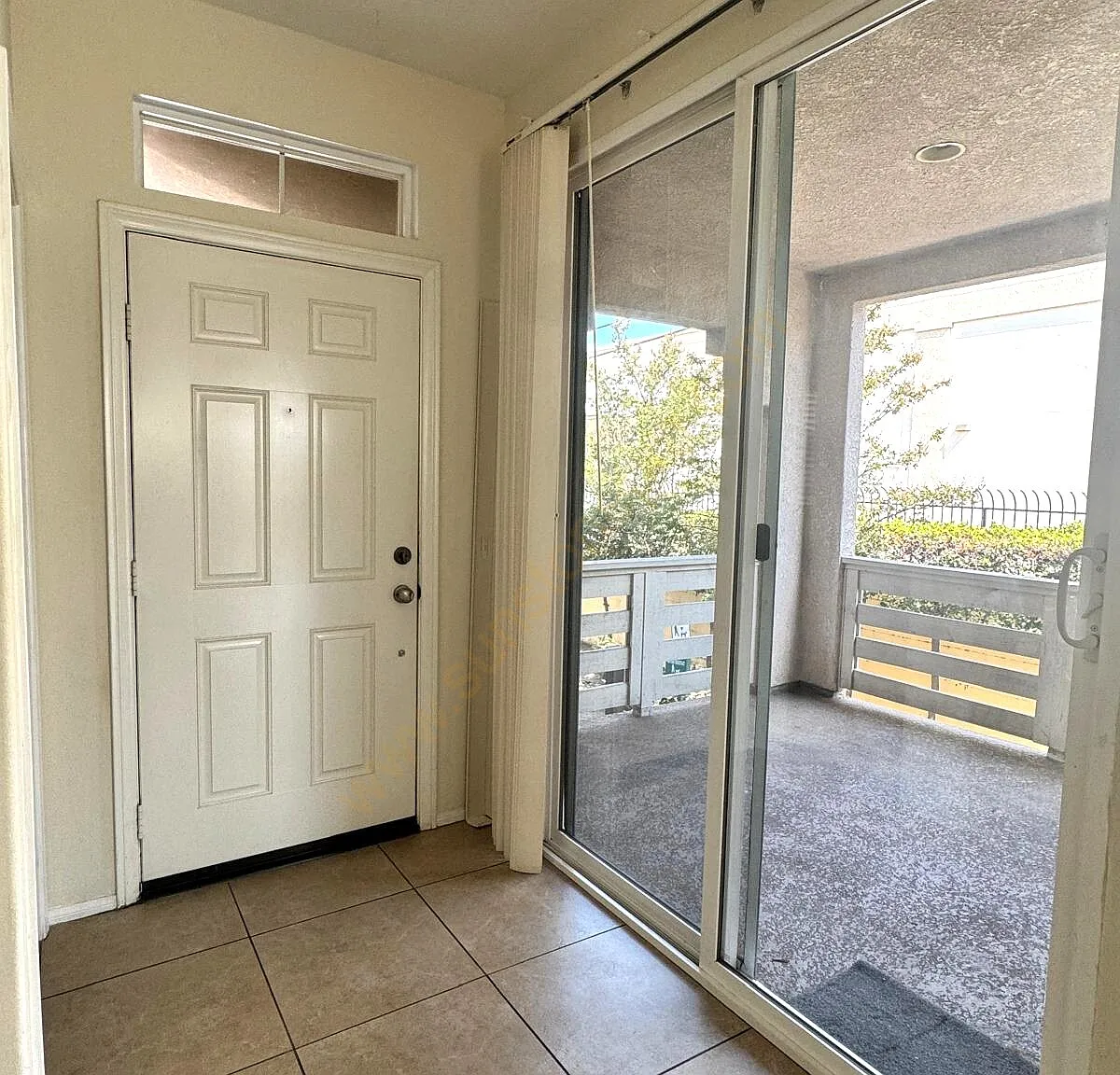 3 bed, 2.5 bath, 1618 sqft, $2,995 — Photo 2