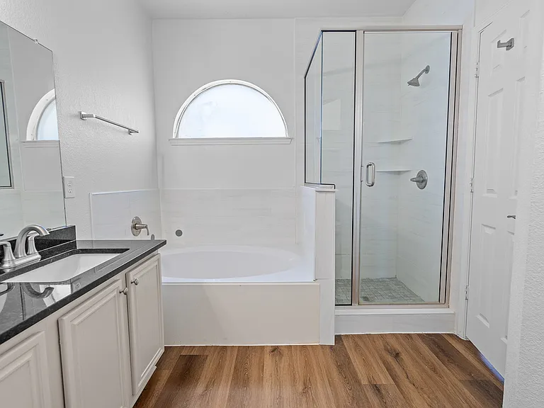 1052 Harriman Dr — Photo 10