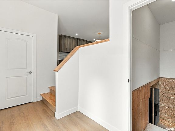 4th image of 522 Assiniboia Street
