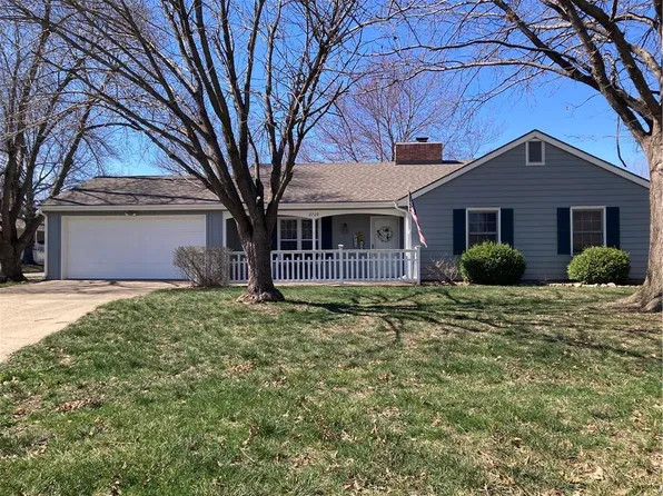 2729 Pebble Ln, Lawrence, KS 66047