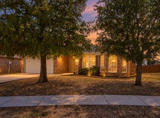 321 Tripp Trl, Denton, TX 76207