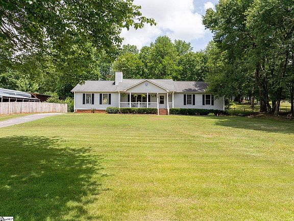 3rd image of 213 Pine Meadow Dr