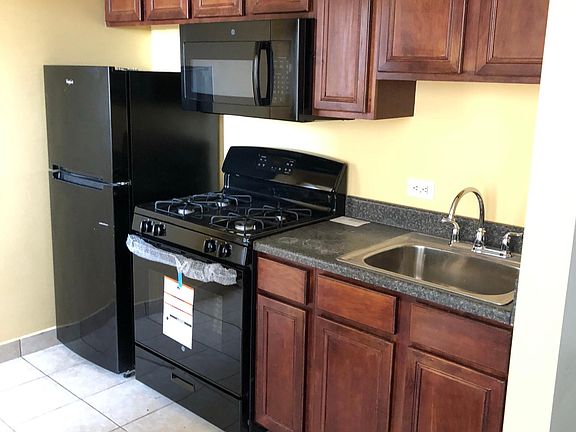 3rd image of 2358 E 70th Pl APT 202