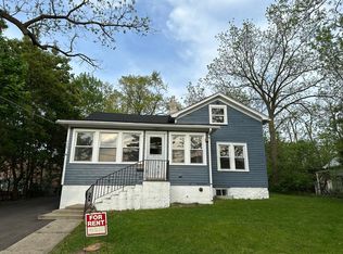 113 S Hager Ave, Barrington, IL 60010