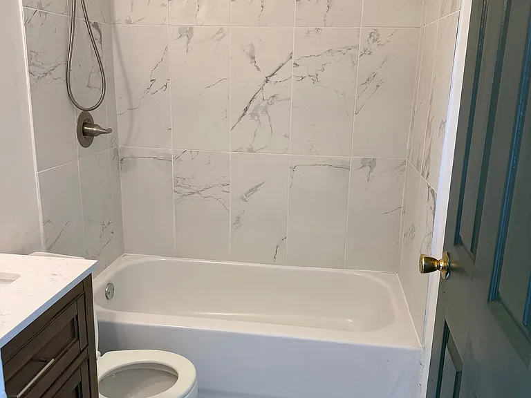 2429 Griffiths Ave — Photo 9