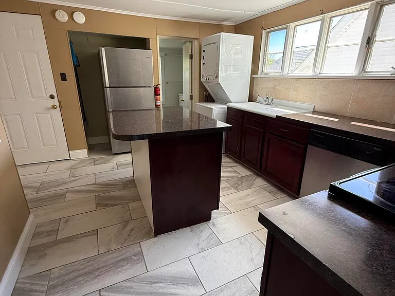 1042 Taylor Ave #2 — Photo 3