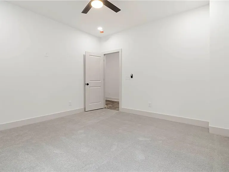 2884 Thompson Cir — Photo 27