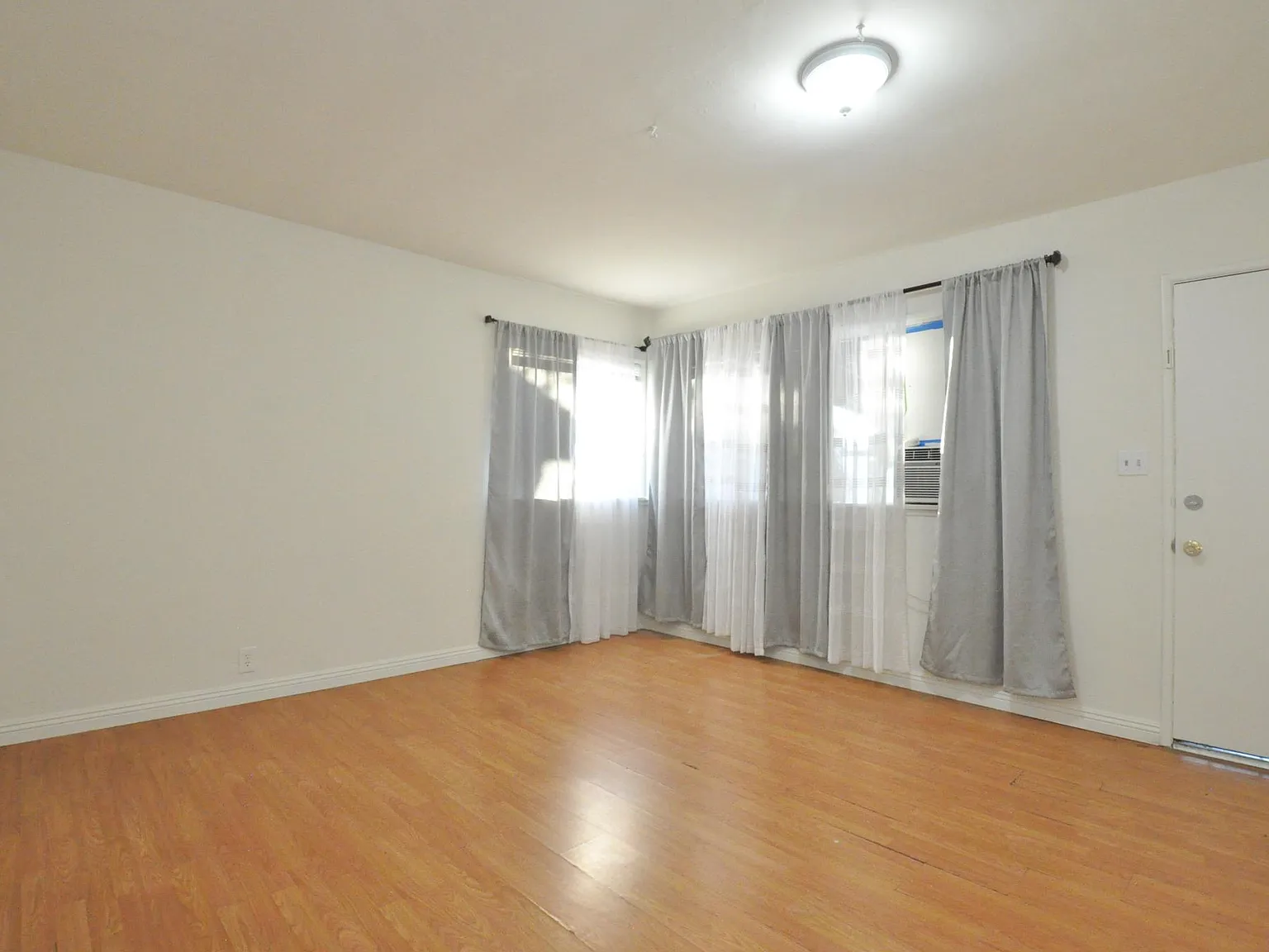 322 S Garfield Ave — Photo 2