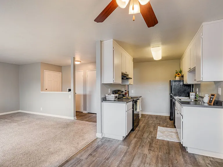 Kentwood Apartments — Photo 70