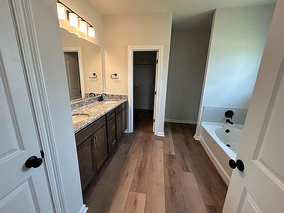 4th image of 179 Pond Dr