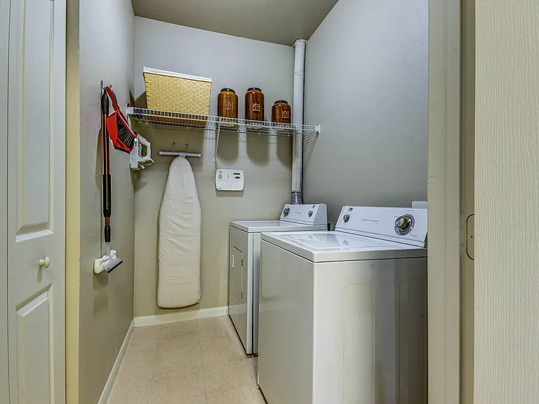 Sonoma Grande Apartments — Photo 10