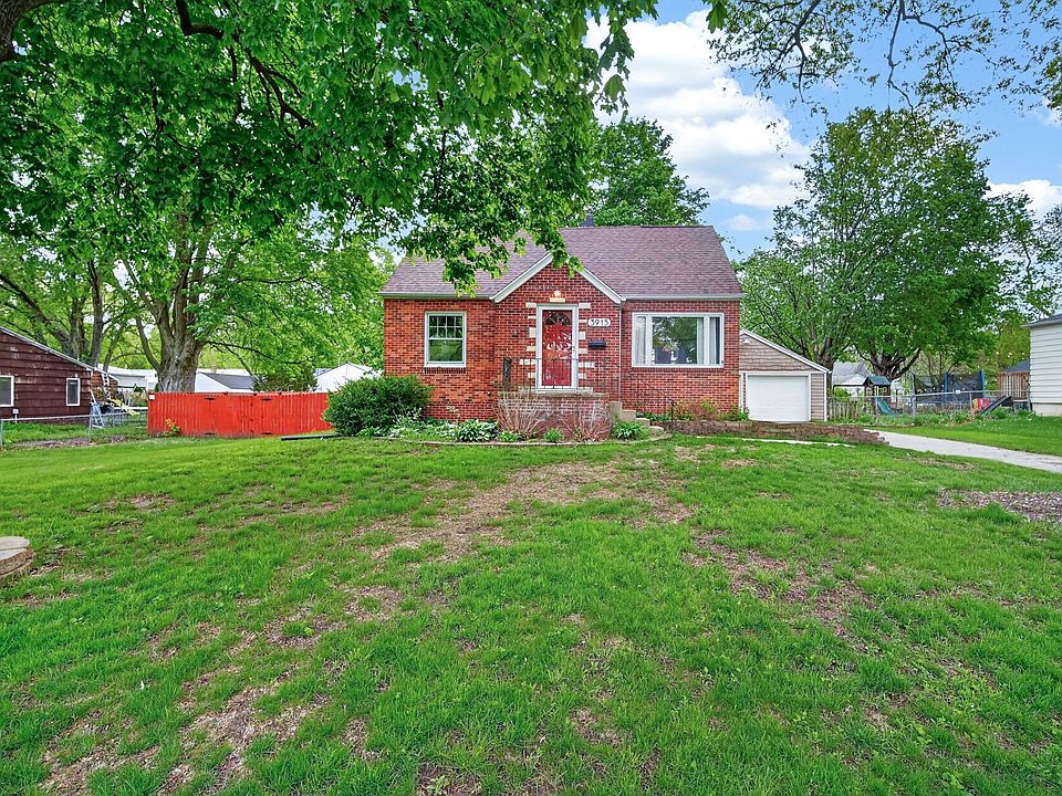 1st image of 3915 42nd St