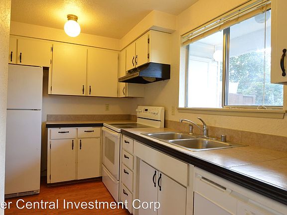 4th image of 3617 I St SE APT B