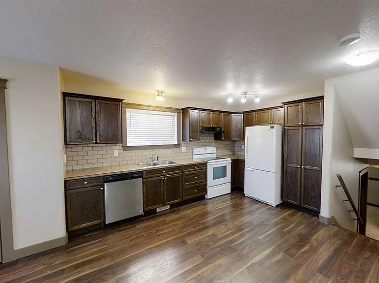 11246 A 75a Ave #A — Photo 4