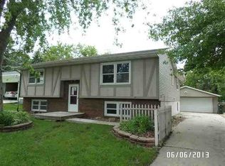 1043 Kaplan Dr, Waterloo, IA 50702