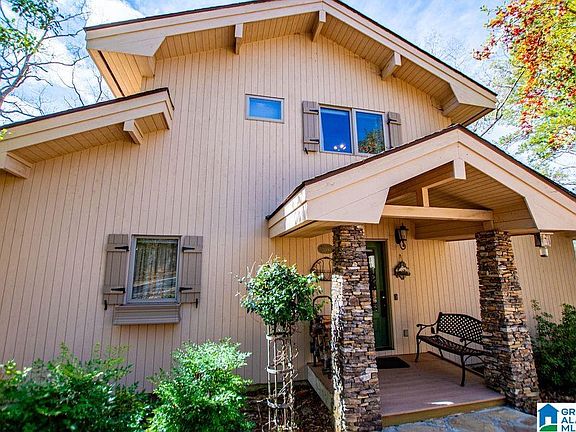 3rd image of 33 Red Bird Ln